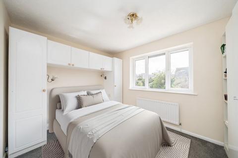 2 bedroom house to rent, Churchill Close, Feltham TW14