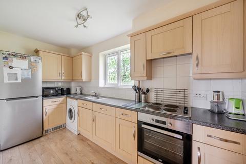 2 bedroom flat for sale, Woodlands Close, Guildford, GU1