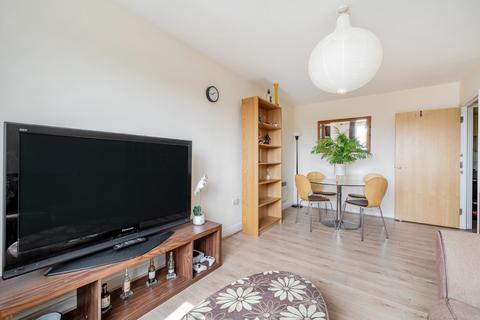 2 bedroom flat for sale, Woodlands Close, Guildford, GU1