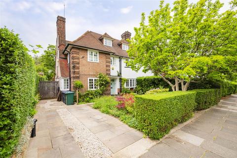 Meadway, Hampstead Garden Suburb, NW11