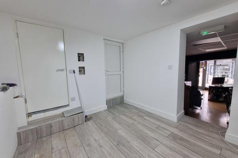 2 bedroom terraced house for sale, High Street, Rushden NN10