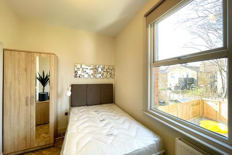 1 bedroom in a house share to rent, Ramuz Drive, Westcliff On Sea SS0