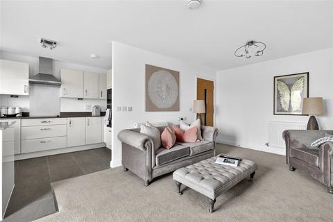1 bedroom apartment for sale, Queens Road, Weybridge, Surrey, KT13