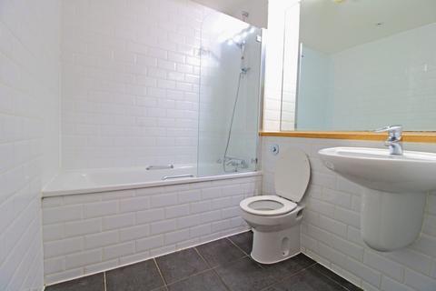 Studio to rent, Boundary Street, London E2
