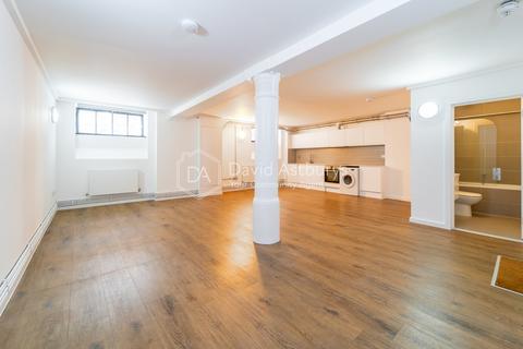Studio to rent, Tyssen Street, Dalston, London