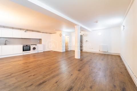 Studio to rent, Tyssen Street, Dalston, London