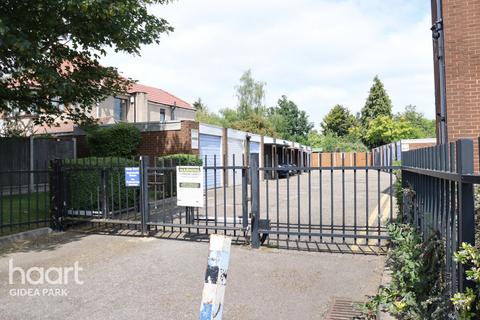 2 bedroom apartment for sale, Station Road, Gidea Park