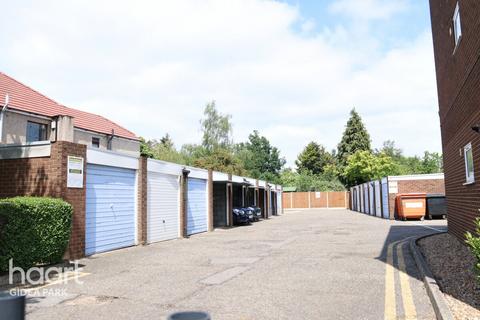 2 bedroom apartment for sale, Station Road, Gidea Park