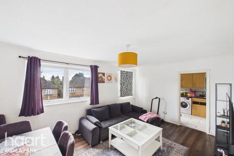 2 bedroom apartment for sale, Station Road, Gidea Park
