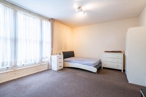Studio to rent, Parrock Street, Gravesend, Kent, DA12 1EX