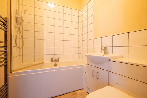 Studio to rent, Parrock Street, Gravesend, Kent, DA12 1EX