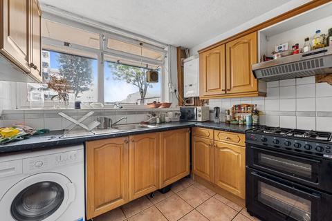 3 bedroom maisonette for sale, Pownall Road, London, E8