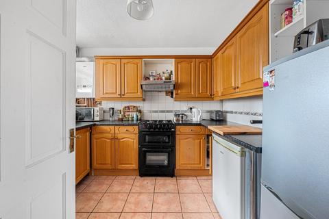 3 bedroom maisonette for sale, Pownall Road, London, E8