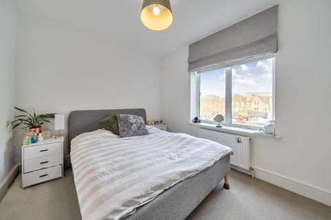 2 bedroom flat for sale, Lavender Hill, Battersea, London, SW11