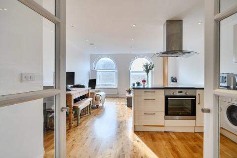 Lavender Hill, Battersea, London, SW11