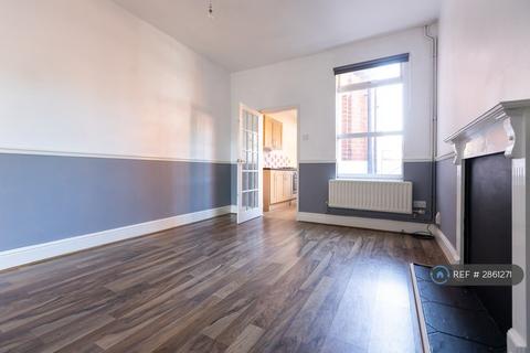 3 bedroom end of terrace house to rent, Vicarage Road, Halesowen, B62