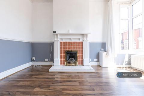 3 bedroom end of terrace house to rent, Vicarage Road, Halesowen, B62