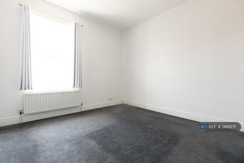 3 bedroom end of terrace house to rent, Vicarage Road, Halesowen, B62