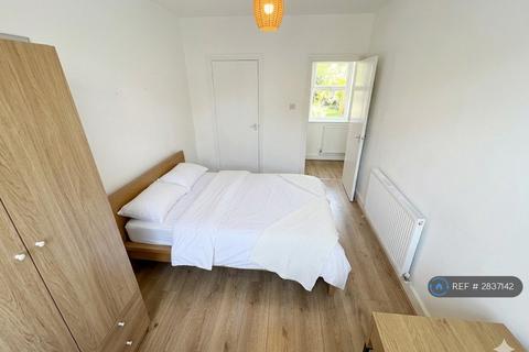 3 bedroom flat to rent, Graham Road, London, E8