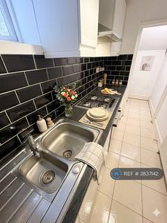 3 bedroom flat to rent, Graham Road, London, E8