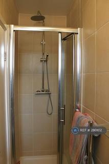 3 bedroom flat to rent, Thurleigh Court, London, SW12
