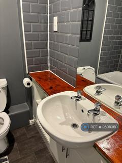 2 bedroom flat to rent, Main St, Glasgow, G40