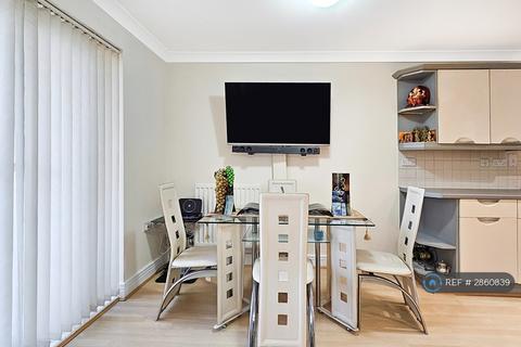 2 bedroom flat to rent, Imperial Drive, Harrow, HA2