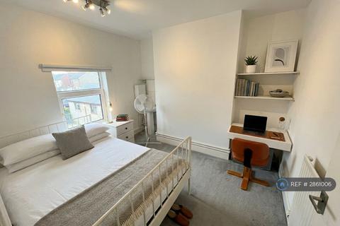 5 bedroom detached house to rent, Russel Street, Gloucester, GL1