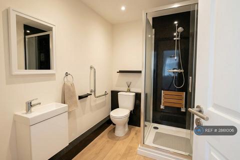 5 bedroom detached house to rent, Russel Street, Gloucester, GL1