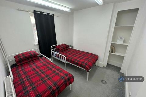 5 bedroom detached house to rent, Russel Street, Gloucester, GL1
