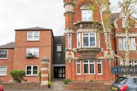 Studio to rent, North Chingford, London, E4