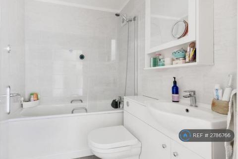 Studio to rent, North Chingford, London, E4