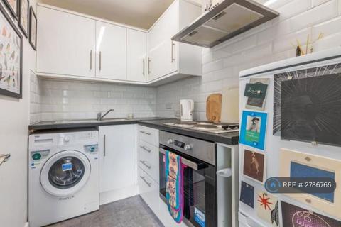 Studio to rent, North Chingford, London, E4
