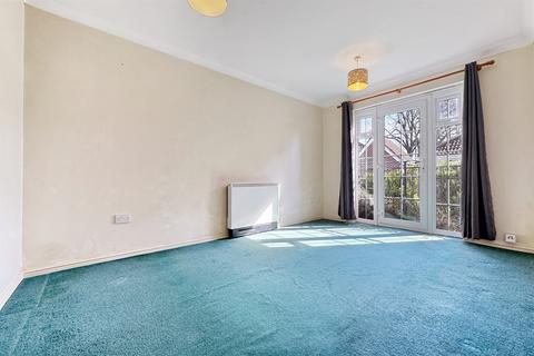 2 bedroom flat for sale, 2 bedroom Ground Floor Flat in Chichester