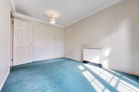 2 bedroom flat for sale, 2 bedroom Ground Floor Flat in Chichester