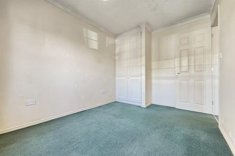 2 bedroom flat for sale, 2 bedroom Ground Floor Flat in Chichester