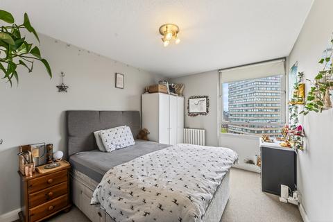 Bramlands Close, London