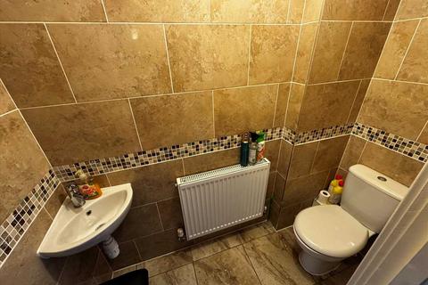 2 bedroom end of terrace house to rent, Tempest Way, Rainham, RAINHAM