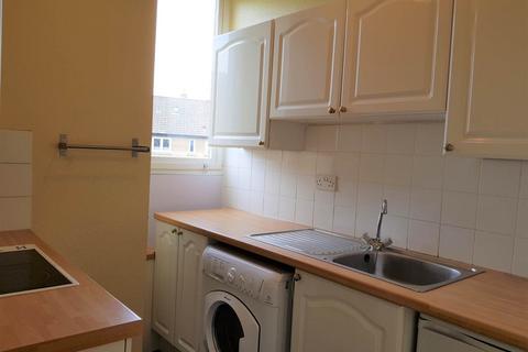 1 bedroom flat to rent, 22 3/2 Forest Park Road, ,