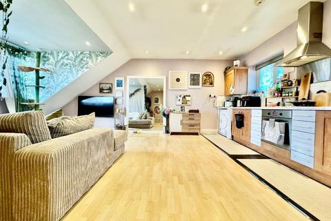 1 bedroom apartment for sale, Auction House, Town Centre, Luton, Bedfordshire, LU1 2JQ