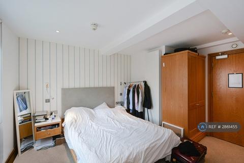 Studio to rent, Willoughby St, London, WC1A