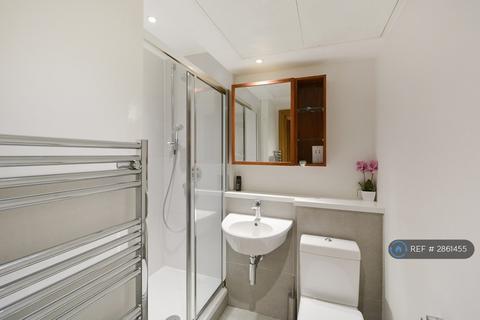 Studio to rent, Willoughby St, London, WC1A