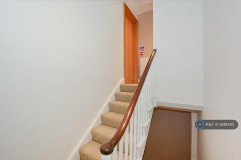 Studio to rent, Willoughby St, London, WC1A