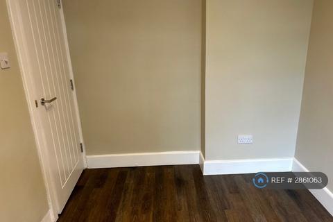 3 bedroom flat to rent, Vauban Estate, London, SE16