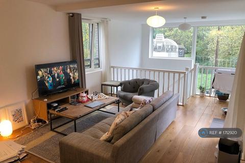 3 bedroom flat to rent, Blondin Way, London, SE16