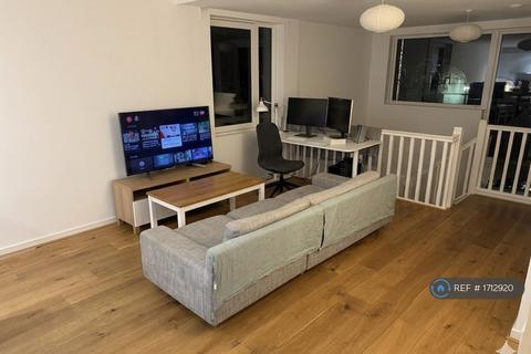3 bedroom flat to rent, Blondin Way, London, SE16
