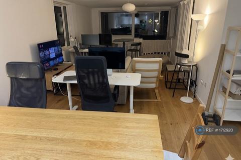 3 bedroom flat to rent, Blondin Way, London, SE16