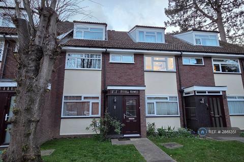 2 bedroom maisonette to rent, Elm Hatch, Pinner, HA5
