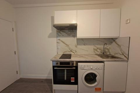 Studio to rent, Hampden Road, London, N8