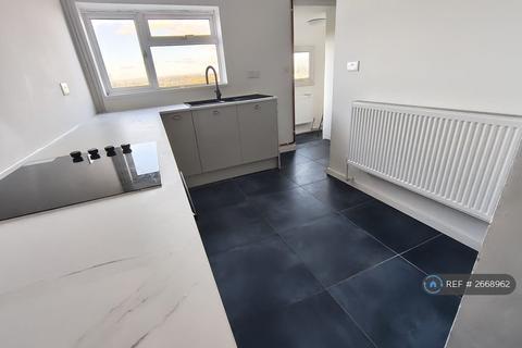 2 bedroom semi-detached house to rent, Gwynfor Road, Swansea, SA2